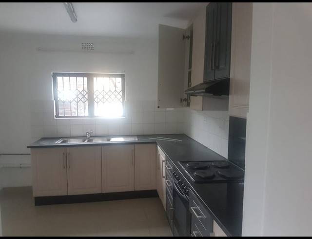 8 BEDROOM HOUSE FOR SALE IN OVERPORT